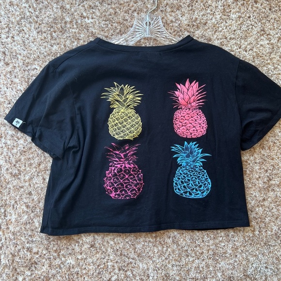 French Pastry Women's Cropped Pineapple  t-shirt size Small Black - Picture 3 of 3